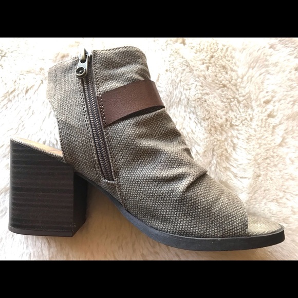 Casual tan/brown peep-toe booties. - Picture 3 of 3